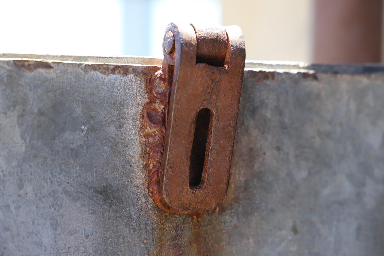 WSC galvanized corrosion on hinge