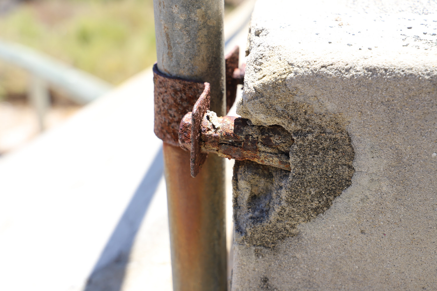 WSC galvanized corrosion on pole/bolt in concrete
